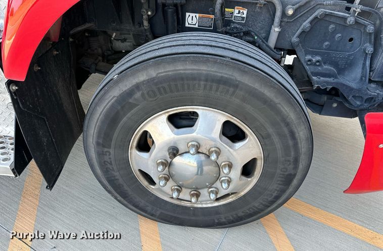 image for item DV1011 2016 Kenworth T400 semi truck