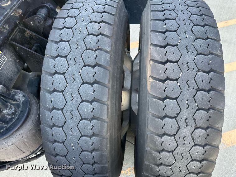 image for item DV1011 2016 Kenworth T400 semi truck