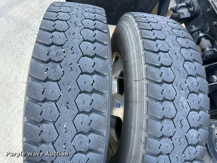 image for item DV1011 2016 Kenworth T400 semi truck