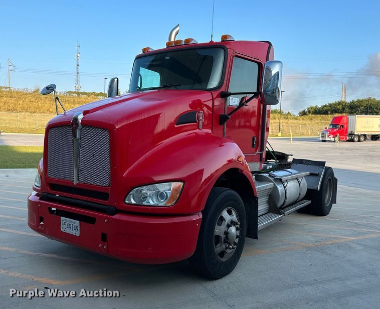 image for item DV1012 2016 Kenworth T400 semi truck