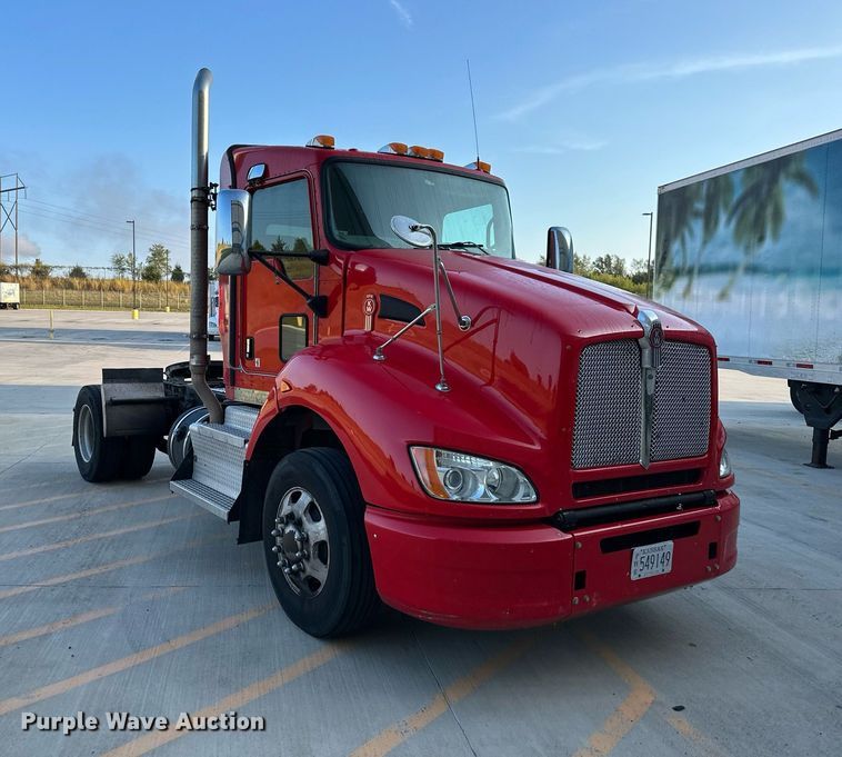 image for item DV1012 2016 Kenworth T400 semi truck