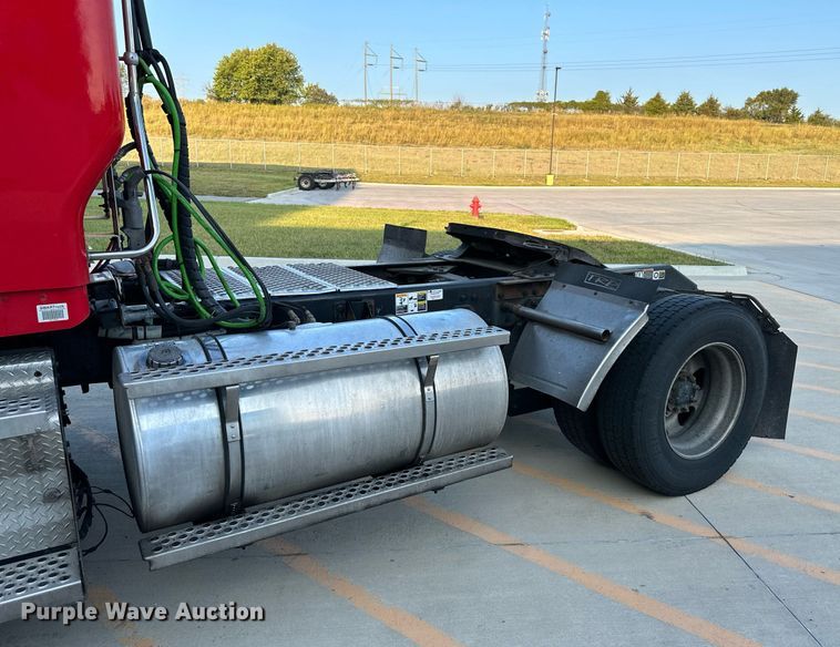 image for item DV1012 2016 Kenworth T400 semi truck