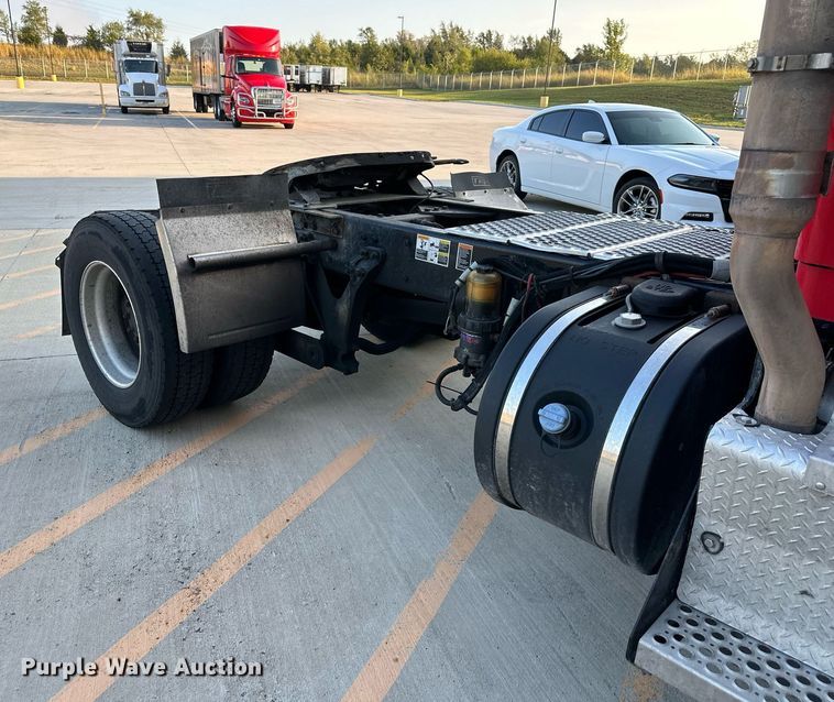 image for item DV1012 2016 Kenworth T400 semi truck