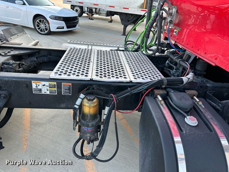 image for item DV1012 2016 Kenworth T400 semi truck