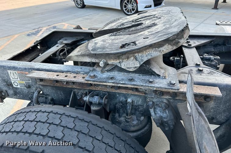 image for item DV1012 2016 Kenworth T400 semi truck