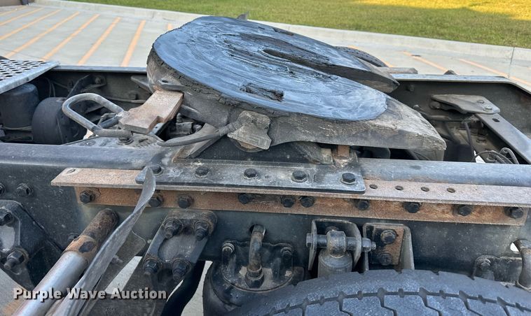 image for item DV1012 2016 Kenworth T400 semi truck