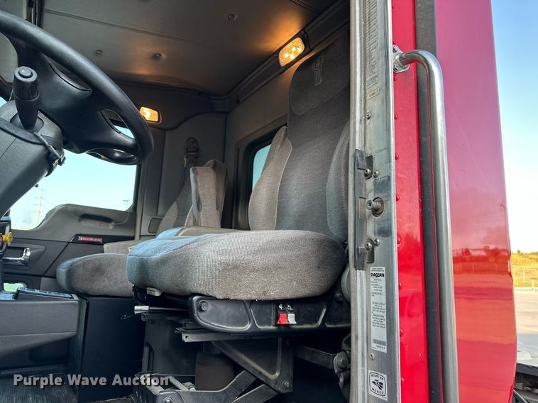 image for item DV1012 2016 Kenworth T400 semi truck