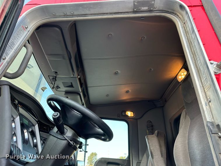 image for item DV1012 2016 Kenworth T400 semi truck