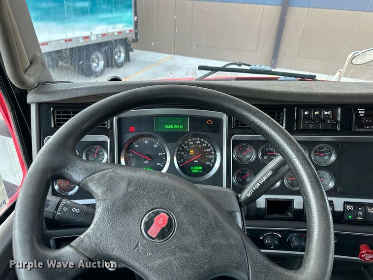 image for item DV1012 2016 Kenworth T400 semi truck