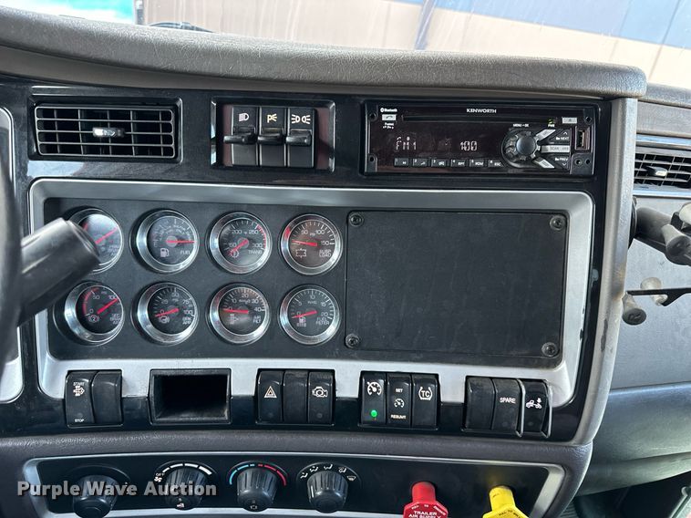 image for item DV1012 2016 Kenworth T400 semi truck