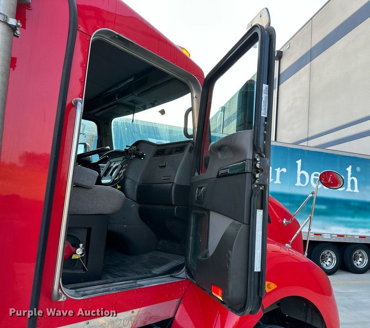 image for item DV1012 2016 Kenworth T400 semi truck