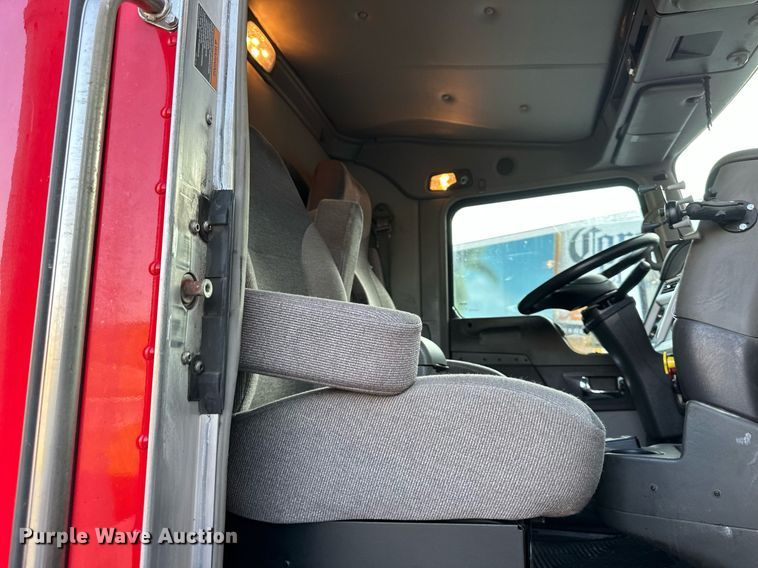 image for item DV1012 2016 Kenworth T400 semi truck