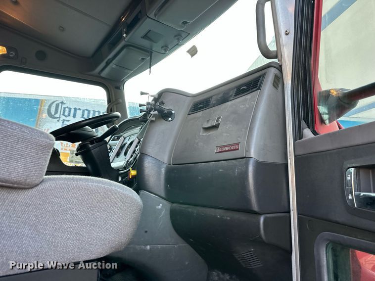 image for item DV1012 2016 Kenworth T400 semi truck