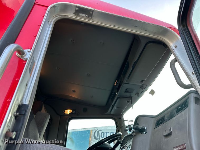 image for item DV1012 2016 Kenworth T400 semi truck