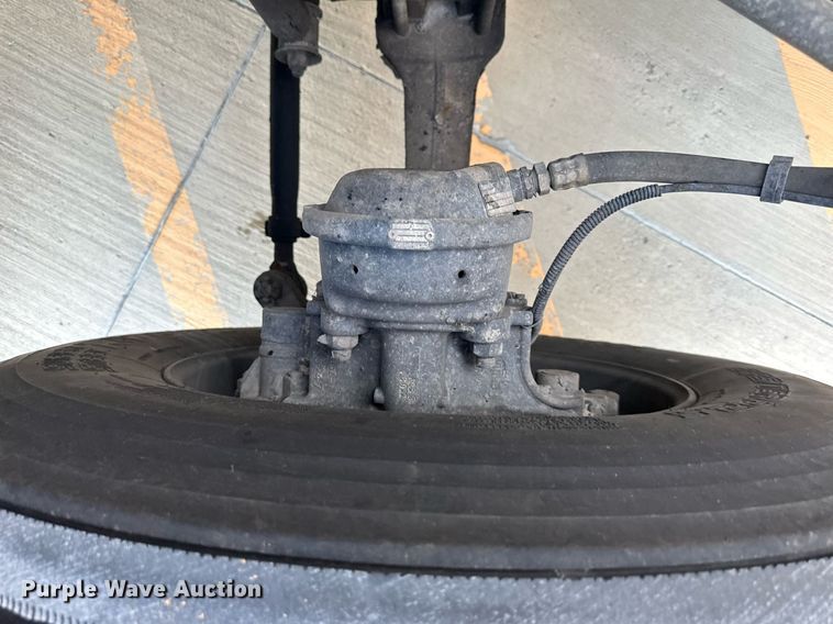 image for item DV1012 2016 Kenworth T400 semi truck