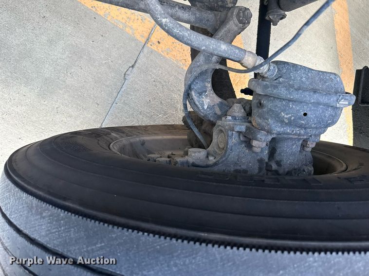 image for item DV1012 2016 Kenworth T400 semi truck