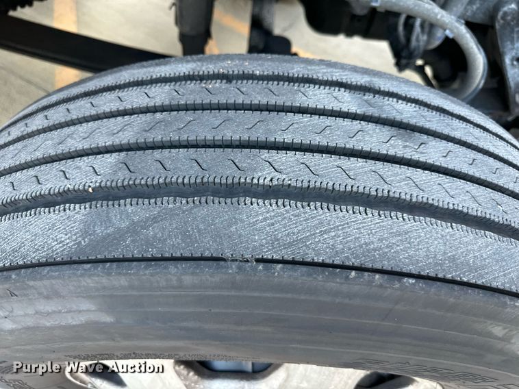 image for item DV1012 2016 Kenworth T400 semi truck