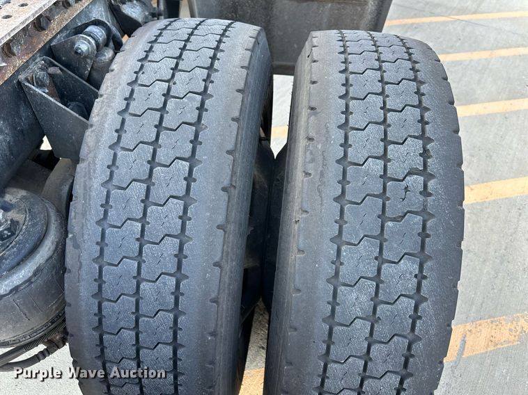 image for item DV1012 2016 Kenworth T400 semi truck