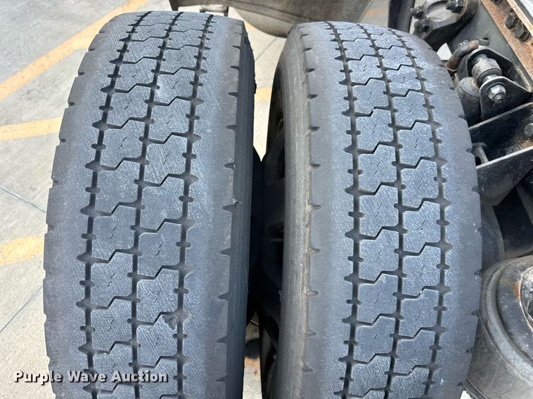 image for item DV1012 2016 Kenworth T400 semi truck