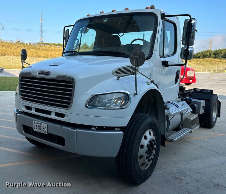 image for item DV1013 2013 Freightliner M2 semi truck
