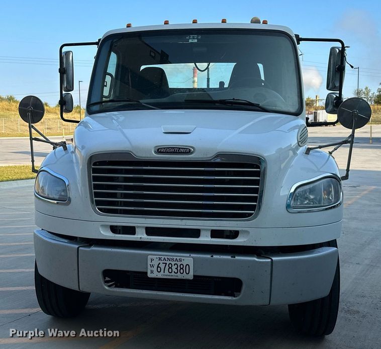 image for item DV1013 2013 Freightliner M2 semi truck