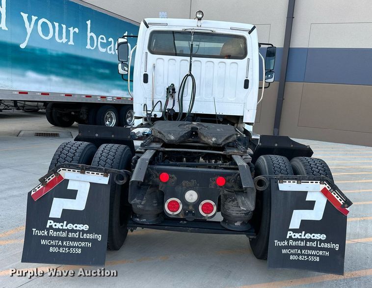 image for item DV1013 2013 Freightliner M2 semi truck