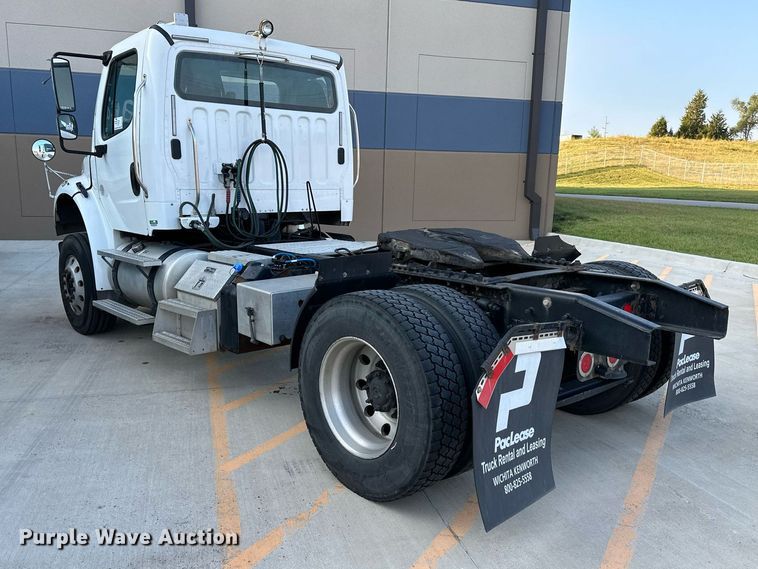 image for item DV1013 2013 Freightliner M2 semi truck