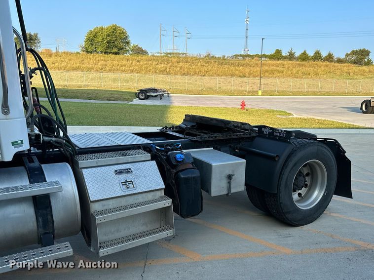 image for item DV1013 2013 Freightliner M2 semi truck