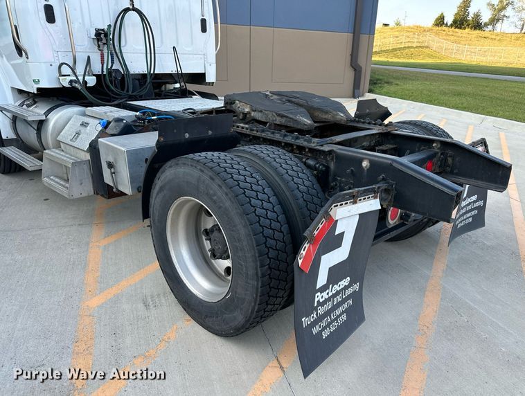 image for item DV1013 2013 Freightliner M2 semi truck