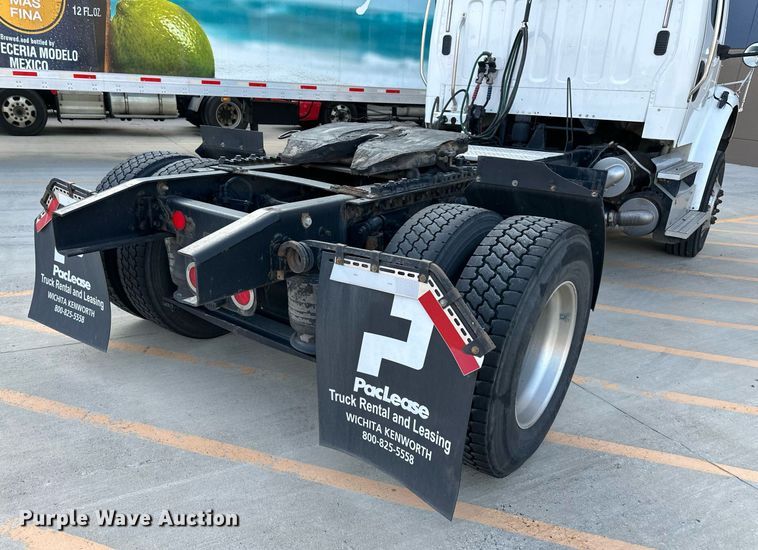 image for item DV1013 2013 Freightliner M2 semi truck