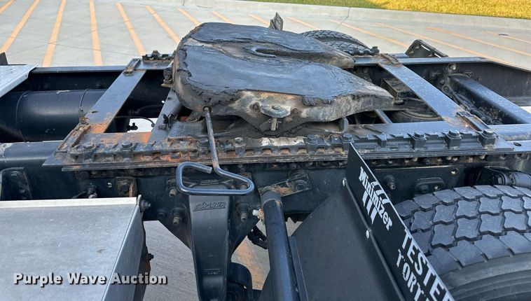 image for item DV1013 2013 Freightliner M2 semi truck