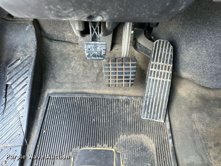 image for item DV1013 2013 Freightliner M2 semi truck