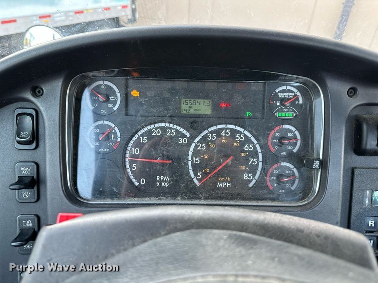 image for item DV1013 2013 Freightliner M2 semi truck