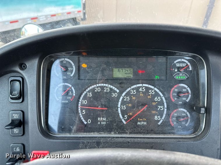 image for item DV1013 2013 Freightliner M2 semi truck