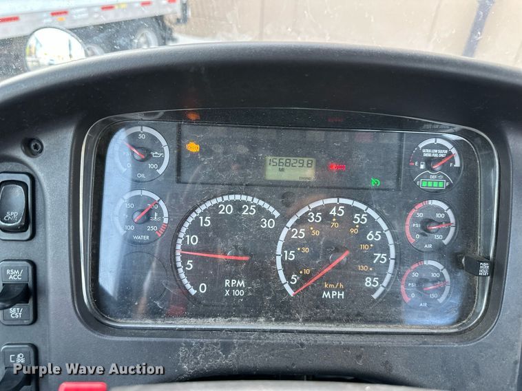 image for item DV1013 2013 Freightliner M2 semi truck