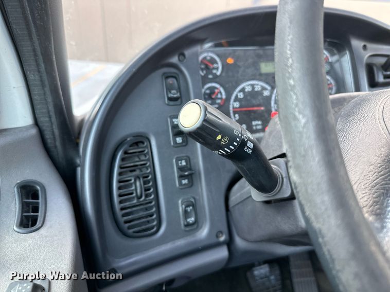 image for item DV1013 2013 Freightliner M2 semi truck