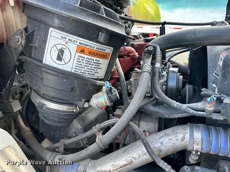 image for item DV1013 2013 Freightliner M2 semi truck