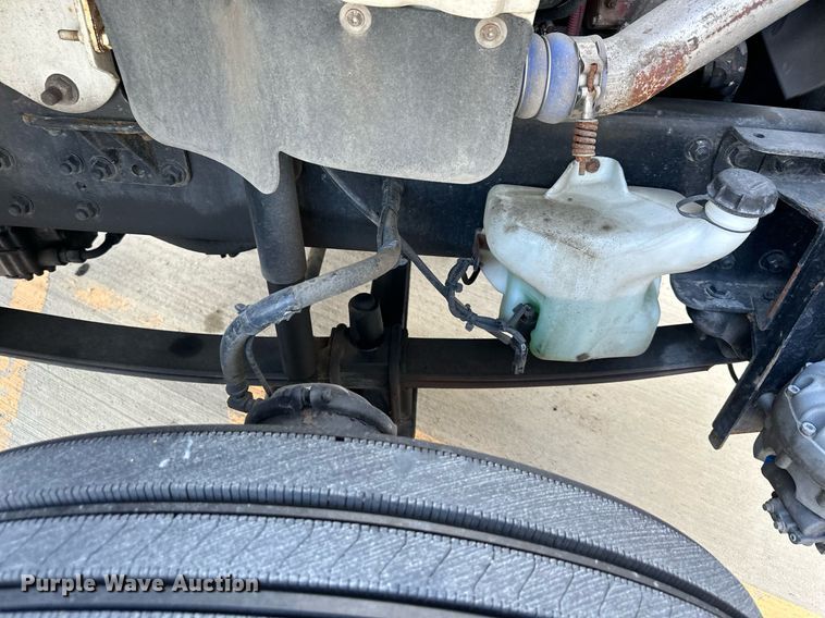 image for item DV1013 2013 Freightliner M2 semi truck