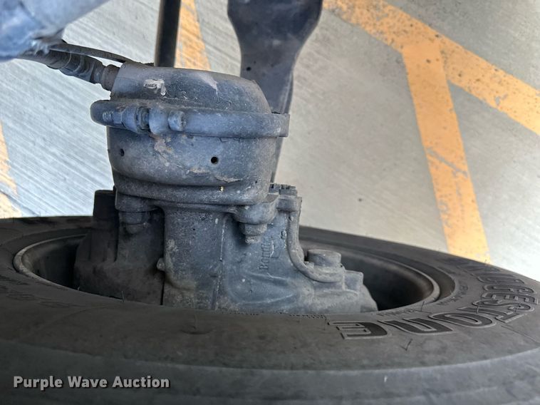 image for item DV1013 2013 Freightliner M2 semi truck