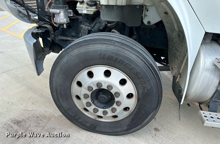 image for item DV1013 2013 Freightliner M2 semi truck