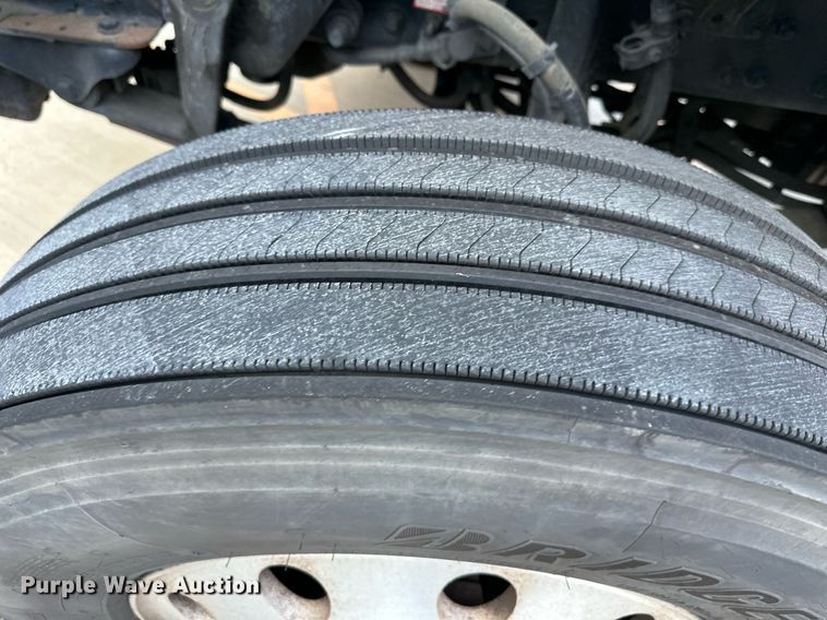 image for item DV1013 2013 Freightliner M2 semi truck