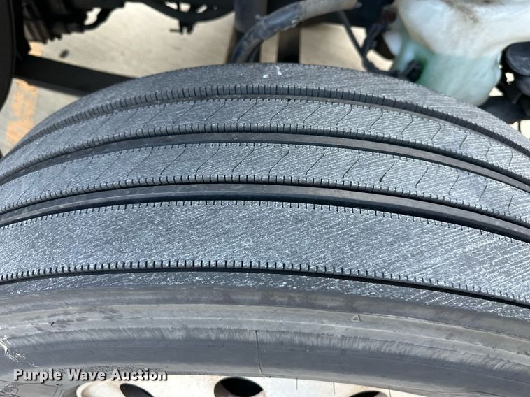 image for item DV1013 2013 Freightliner M2 semi truck