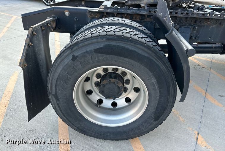 image for item DV1013 2013 Freightliner M2 semi truck