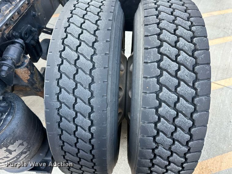 image for item DV1013 2013 Freightliner M2 semi truck