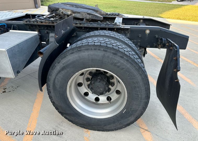 image for item DV1013 2013 Freightliner M2 semi truck