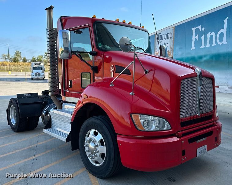 image for item DV1014 2014 Kenworth T400 semi truck
