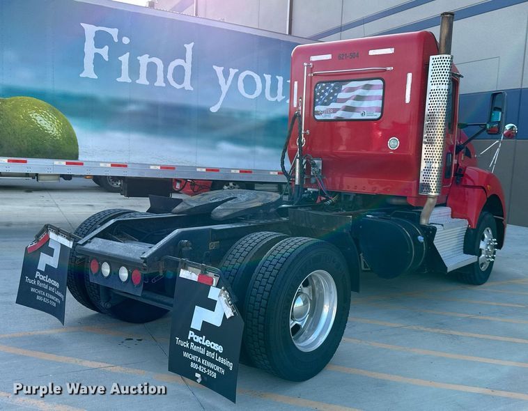 image for item DV1014 2014 Kenworth T400 semi truck