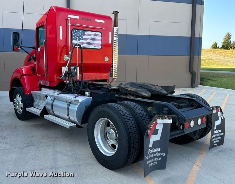 image for item DV1014 2014 Kenworth T400 semi truck