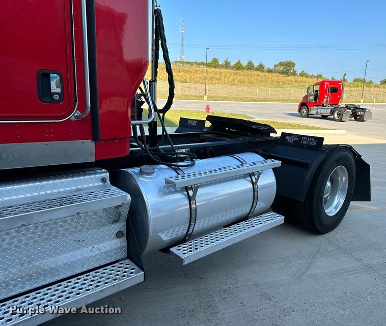 image for item DV1014 2014 Kenworth T400 semi truck