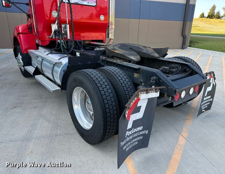 image for item DV1014 2014 Kenworth T400 semi truck